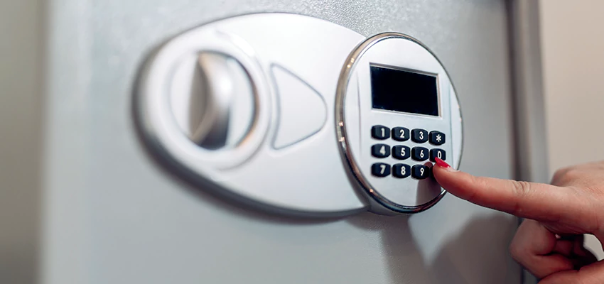 Jewelry Safe Cracking in Stanton, California